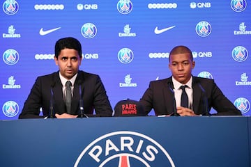 Paris Saint-Germain's new forward Kylian Mbappe (R) is presented by Paris Saint Germain's Qatari president Nasser Al-Khelaifi during a press conference at the Parc des Princes stadium in Paris on September 6, 2017.