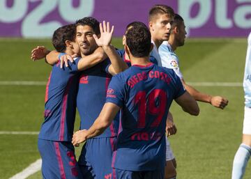 Celta de Vigo 0-1 Atlético de Madrid | Gran jugada del conjunto rojiblanco en la que Manu recibe el balón dentro del área, pone este atrás y Suárez completamente solo bate a placer al portero.