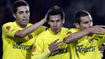 <b>OTRA VICTORIA. </b>Bruno, Hernán Pérez y Marco Ruben celebran el tercer gol ante el Twente. El Villarreal se mete en semifinales.