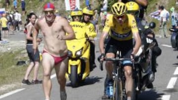 Chris Froome rueda hacia la gloria en La Pierre Saint Martin.