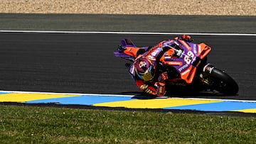 Ducati Prima Pramac Racing's Spanish Jorge Martin competes during the qualifying session of the French Moto GP Grand Prix at the Bugatti circuit in Le Mans, northwestern France, on May 10, 2024. (Photo by JULIEN DE ROSA / AFP)