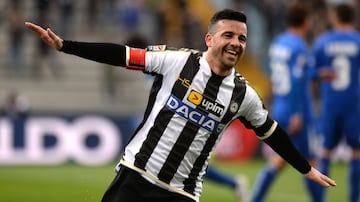 El 'Killer' estuvo en el mismo camarín de Mauricio Isla en su período en Udinese y contribuyó con goles y experiencia en la carrera del 'Huaso'.