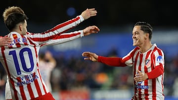 Giacomo Raspadori celebra con sus compañeros el gol ante el Getafe.