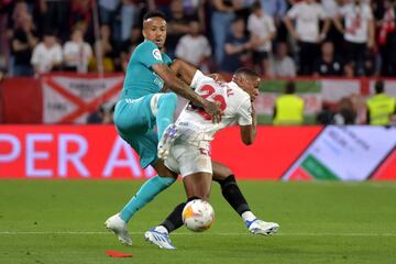 Eder Militao y Anthony Martial.