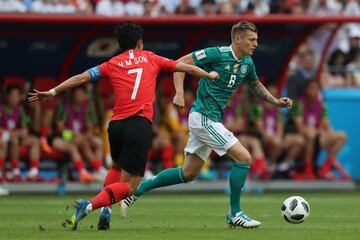 Toni Kroos y Son Heung-min.