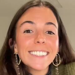 Una médico está esquiando, un hombre sufre una caída y su reacción impacta hasta a sus propios hermanos