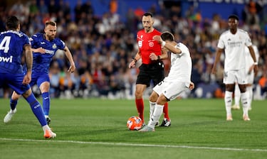 0-1. Contragolpe blanco comandado por Vinicius que finaliza Brahim Díaz. Pero en el rechace, el balón le llega a Arda Güler en al borde del área y saca un latigazo con la derecha para superar a David Soria.