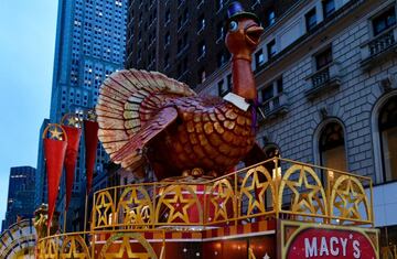 ¡Tom Turkey fue la gran estrella de la mañana! Este gran pavo fue el encargado de inaugurar el desfile