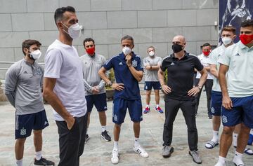 Sergio Busquets regresó ovacionado a la concentración de la selección española en Las Rozas tras su positivo por coronavirus.