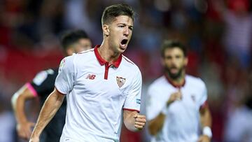 SEVILLE, SPAIN - AUGUST 20: Luciano Vietto of Sevilla FC celebrates after scoring during the match between Sevilla FC vs RCD Espanyol as part of La Liga at Estadio Ramon Sanchez Pizjuan on August 20, 2016 in Seville, Spain. (Photo by Aitor Alcalde/Getty Images)