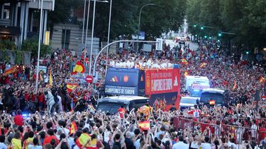 Cibeles mudó el blanco por el rojo
