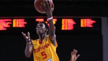 Astou Ndour, en un partido con la Sub-20 de 2013.