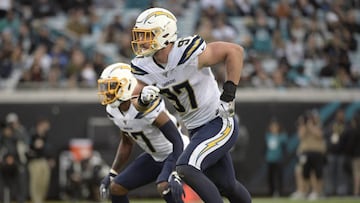 El mayor de los hermanos Bosa ha firmado una extensión de contrato con los 'Bolts' y de acuerdo con los reportes, sería el defensivo mejor pagado de la NFL.
