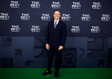 El exfutbolista italiano Fabio Cannavaro posa a su llegada a la ceremonia de los Best FIFA Football Awards 2022 en París .