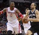 Howard martillea a los Spurs y da la cuarta plaza a los Rockets