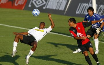 Firmó por Colo Colo en 2008 y solo anotó un gol en 12 partidos. Luego tuvo un paso fugaz por Everton.