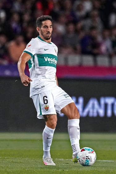 El zaguero franjiverde hizo un corte perfecto al portero rayista y con cabeza fría le dio una asistencia perfecta a Álvaro Rodríguez. Perfecto atrás, demostró que tiene mucho que aportar en ataque.