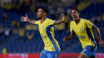 Jonathan Viera celebra su gol ante la Ponferradina. 