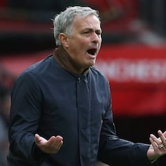 Mourinho niega que quiera vender a Fellaini, Blind y Darmian