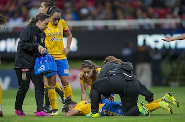 El partido se tornó ríspido, trabado en medio campo y con la consigna de no perder el balón, de cometer los más mínimos errores