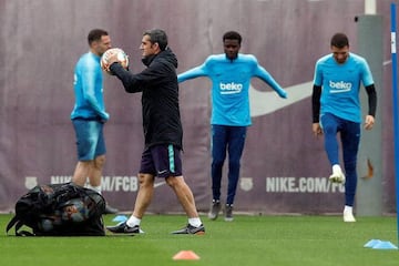 Ernesto Valverde in today's session