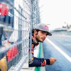 Carlos Sainz por fin deja atrás el año de los mil problemas