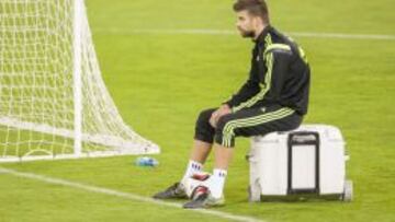 Piqué no se entrenó en Kiev.