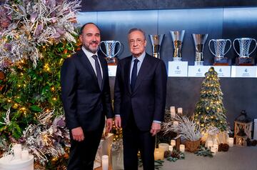 Florentino Pérez y Chus Mateo entrenador del Real Madrid de baloncesto.