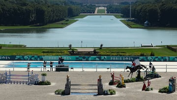 VERSALLES, 29/07/2024.- Vista general del Palacio de Versalles durante la final por equipos de salto de hípica de los Juegos Olímpicos de París 2024 este lunes, en Versalles, Francia. EFE/ Kiko Huesca