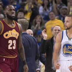 LeBron dice que Curry debería renovar por 400 millones
