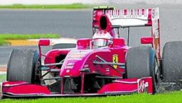 <b>RAIKKONEN, A POR UVAS. </b>El finlandés cometió un claro error de pilotaje cuando iba solo.