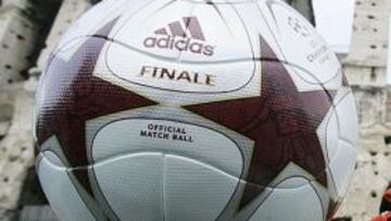 <strong>FINAL.</strong> Balón con el que se disputará la final de la Liga de Campeones.