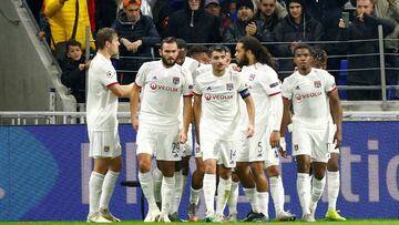 Soccer Football - Champions League - Group G - Olympique Lyonnais v Benfica - Groupama Stadium, Lyon, France - November 5, 2019  Olympique Lyonnais&#039; Memphis Depay celebrates scoring their second goal with teammates   REUTERS/Emmanuel Foudrot