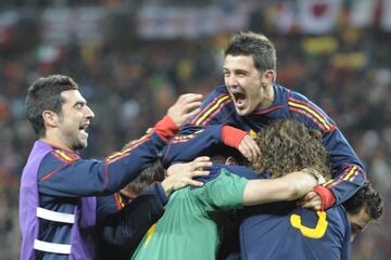 Los jugadores españoles dieron la vuelta de honor al Soccer City de Johanesburgo como campeones del mundo.