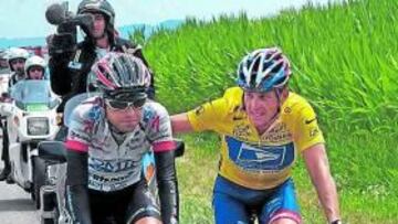 Filippo Simeoni junto a Armstrong.