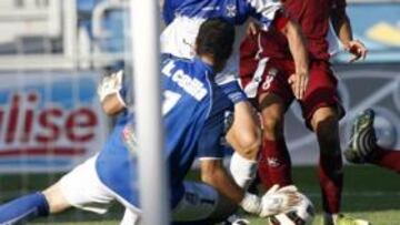 <b>BUENA ACTUACIÓN. </b>Casilla, portero del Cartagena, ofreció ayer un buen rendimiento sobre el césped del Heliodoro.