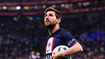 LYON, FRANCE - SEPTEMBER 18: Lionel Messi of Paris Saint Germain walks in the field during the Ligue 1 match between Olympique Lyonnais and Paris Saint-Germain at Groupama Stadium on September 18, 2022 in Lyon, France. (Photo by Marcio Machado/Eurasia Sport Images/Getty Images)