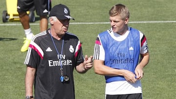 Ancelotti y Kroos, en un entrenamiento.