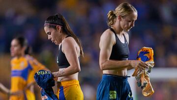 Sarah Luebbert of America and Lizbeth Ovalle of Tigres during the Semifinal second leg match between Tigres UANL and America as part of the Liga BBVA MX Femenil, Torneo Apertura 2024 at Universitario Stadium on November 17, 2024 in Monterrey, Nuevo Leon, Mexico.