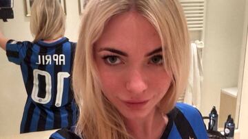 Una chica Playboy se dirige a Bauza para que convoque a Icardi