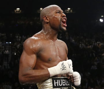 Numéricamente hablando, Floyd Mayweather es el mejor boxeador invicto. Posee el récord más abultado. Cuando peleó contra Conor McGregor, un duelo muy criticado por parte de la afición, se situó con 50-0 (27 KO). Venía de ganar el bronce en los Juegos de Atlanta 92 y en el campo profesional logró ganar el Mundial en los pesos superpluma, ligero, superligero, welter y superwelter. El estadounidense tiene actualmente 44 años, pero es muy mediático y eso hace que el regreso sobrevuele constantemente su figura. 