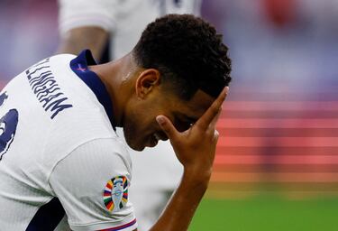 Celebración de Jude Bellingham tras anotar el 1-0 frente  a la selección de Serbia.