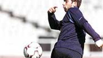 <B>DE FILIGRANA</B>. Raúl Tamudo metió gol de todas las formas.