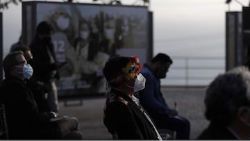 AME7337. LIMA (PERÚ), 30/09/2021.- Asistentes a la presentación del "Plan Biorregional de Cuencas Sagradas 2030", hoy en Lima (Perú). Para proteger unas 35 millones de hectáreas de selva amazónica, una superficie equivalente a casi toda la extensión de Alemania, las principales organizaciones indígenas de Ecuador y Perú lanzaron este jueves su propio plan de desarrollo alternativo que contempla dejar bajo el suelo el petróleo y el gas. EFE/Paolo Aguilar