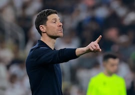 Xabi Alonso toma aire a la espera del Barcelona