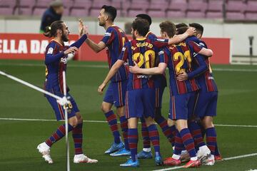 Los jugadores del Barcelona celebrando el gol 1-0