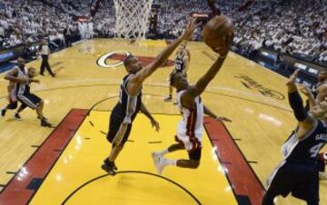 Miami Heat 95 (4) - San Antonio Spurs 88 (3). Mario Chalmers entra a canasta.