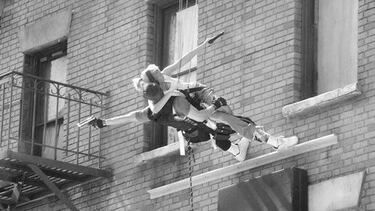 Scarlett Johansson trained with Tom Cruise for ‘Mission: Impossible III,’ and this photo from the set proves it