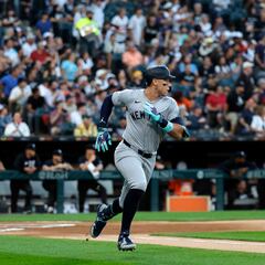 Aaron Judge becomes the fastest player in history to reach 300 home runs