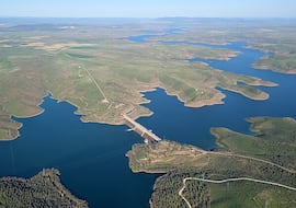 El embalse más grande de España abre sus compuertas en un hecho histórico: es la cuarta vez que sucede en sus 35 años de servicio